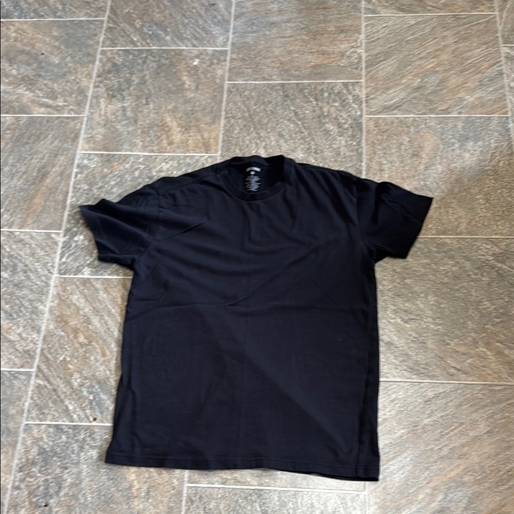 The Classic Men's Black Short Sleeve Tee